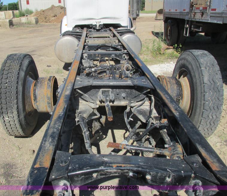 image for item K4033 2012 Peterbilt 365 truck cab and chassis