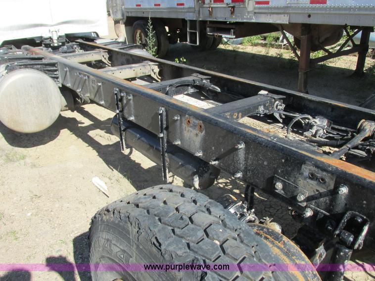 image for item K4033 2012 Peterbilt 365 truck cab and chassis
