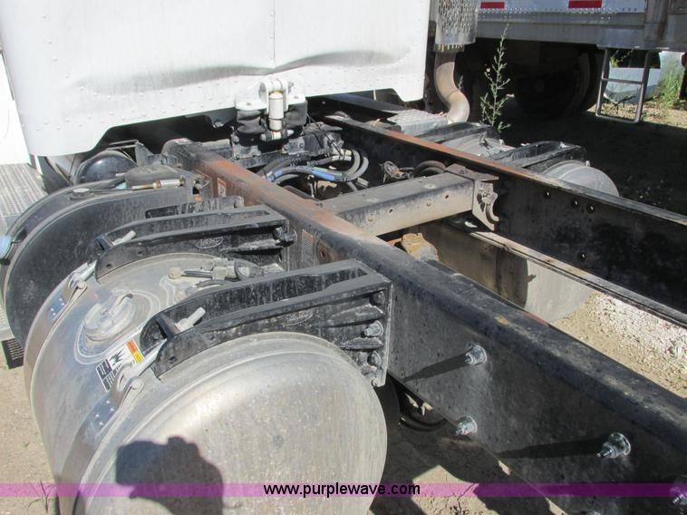 image for item K4033 2012 Peterbilt 365 truck cab and chassis