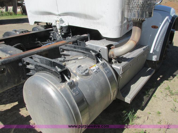 image for item K4033 2012 Peterbilt 365 truck cab and chassis