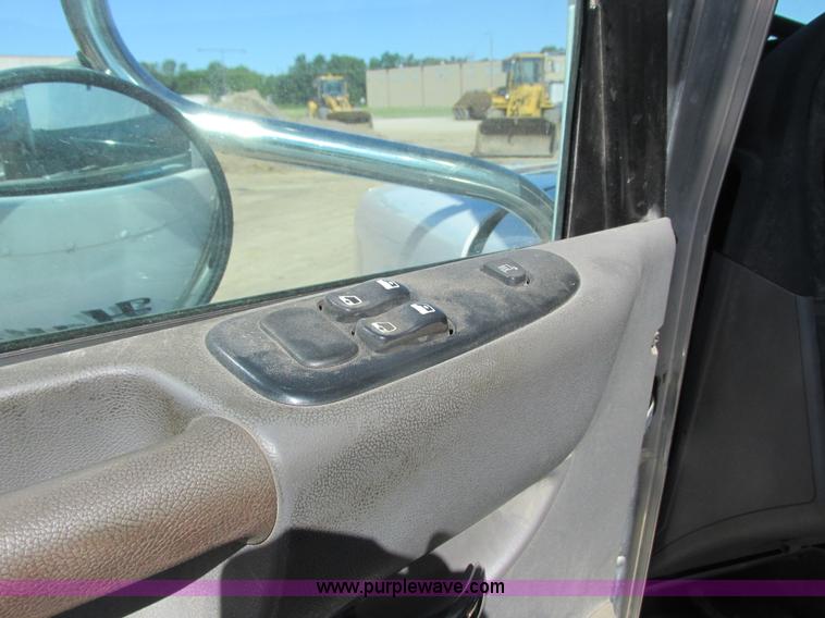 image for item K4033 2012 Peterbilt 365 truck cab and chassis