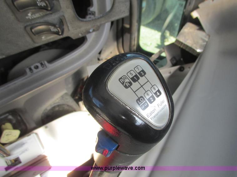 image for item K4033 2012 Peterbilt 365 truck cab and chassis