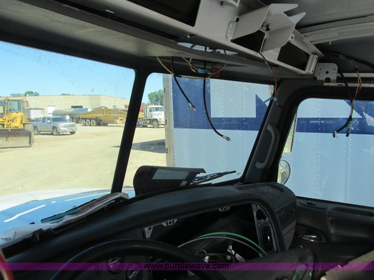 image for item K4033 2012 Peterbilt 365 truck cab and chassis