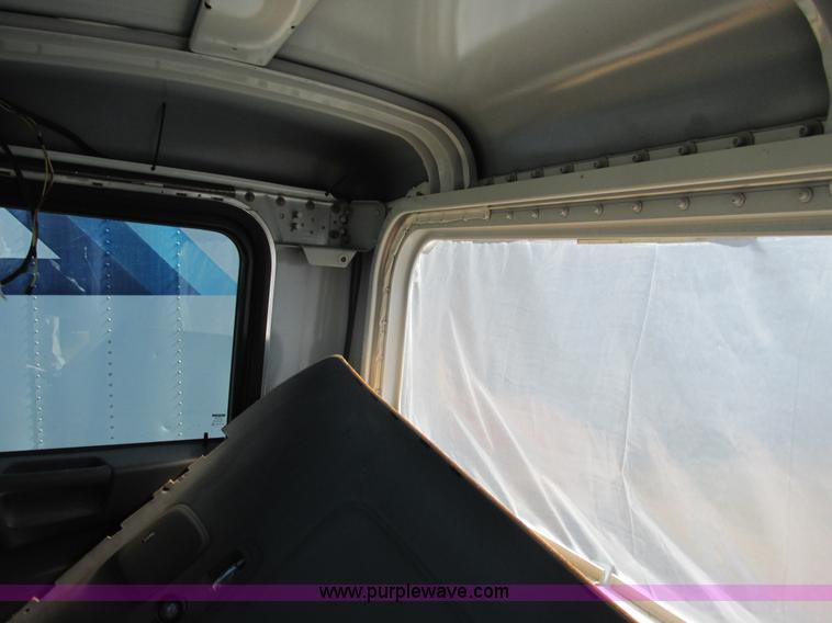 image for item K4033 2012 Peterbilt 365 truck cab and chassis