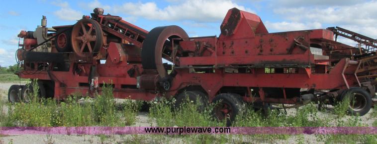 image for item K4039 Universal 40X24 roll crusher