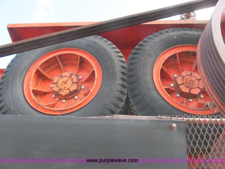 image for item K4039 Universal 40X24 roll crusher