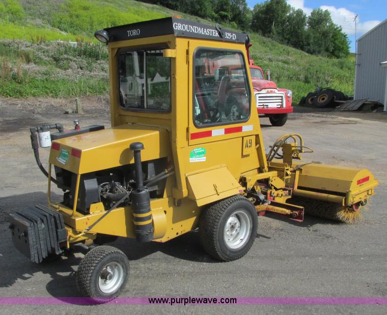 image for item K4046 Toro Groundsmaster 325D broom