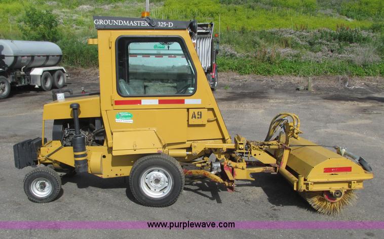 image for item K4046 Toro Groundsmaster 325D broom