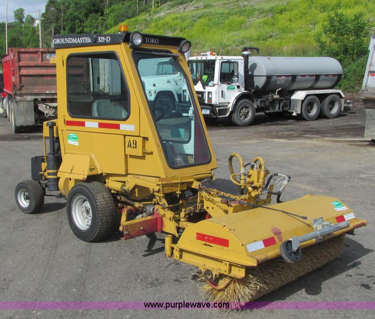 image for item K4046 Toro Groundsmaster 325D broom