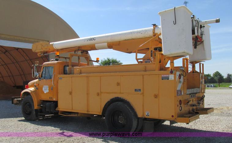 image for item K5079 1993 International 4900 bucket truck