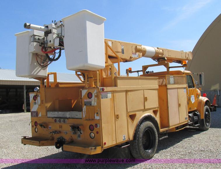 image for item K5079 1993 International 4900 bucket truck