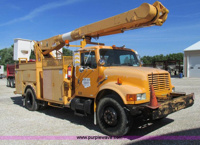 image for item K5079 1993 International 4900 bucket truck