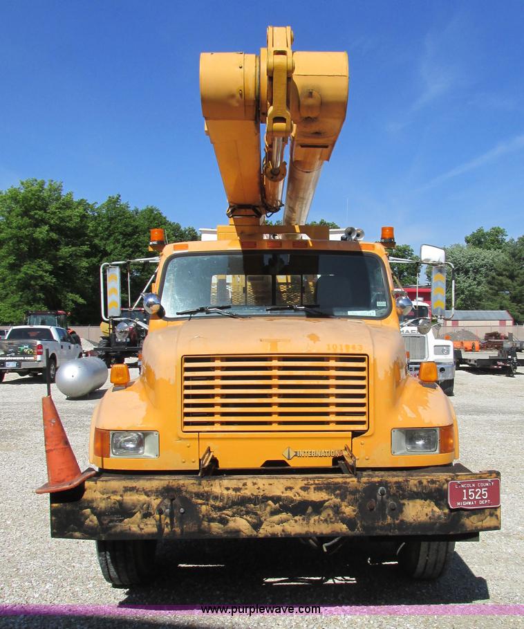image for item K5079 1993 International 4900 bucket truck