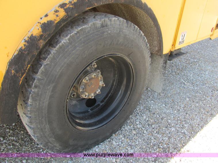 image for item K5079 1993 International 4900 bucket truck