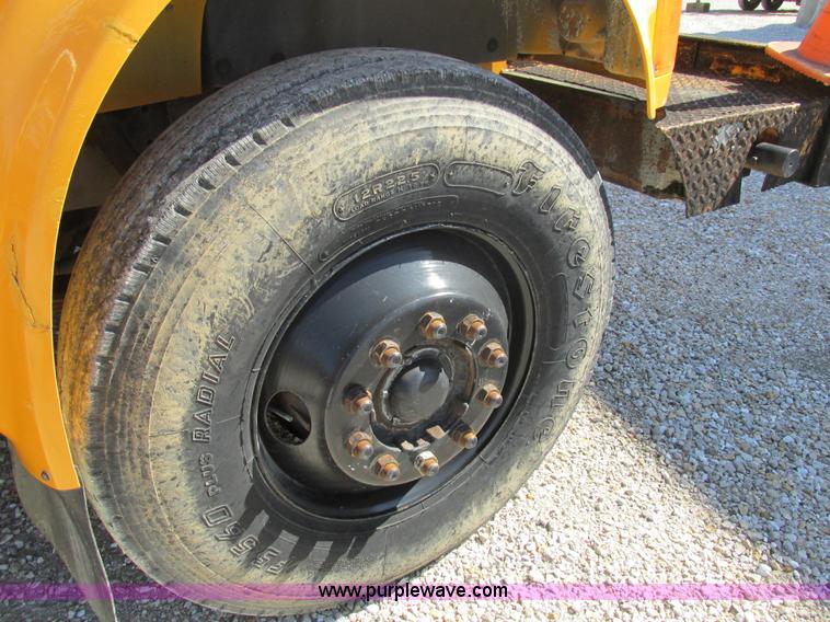 image for item K5079 1993 International 4900 bucket truck