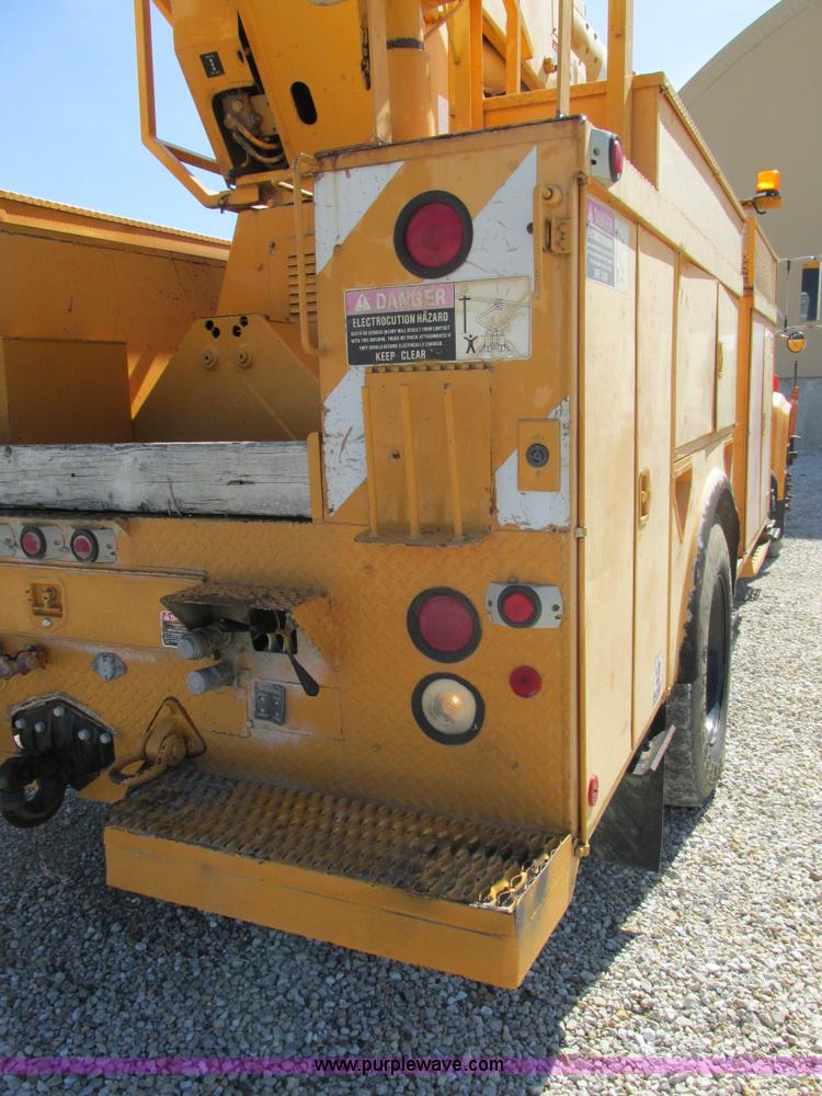 image for item K5079 1993 International 4900 bucket truck