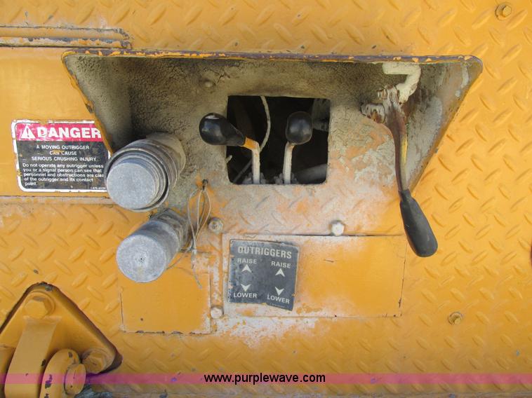 image for item K5079 1993 International 4900 bucket truck