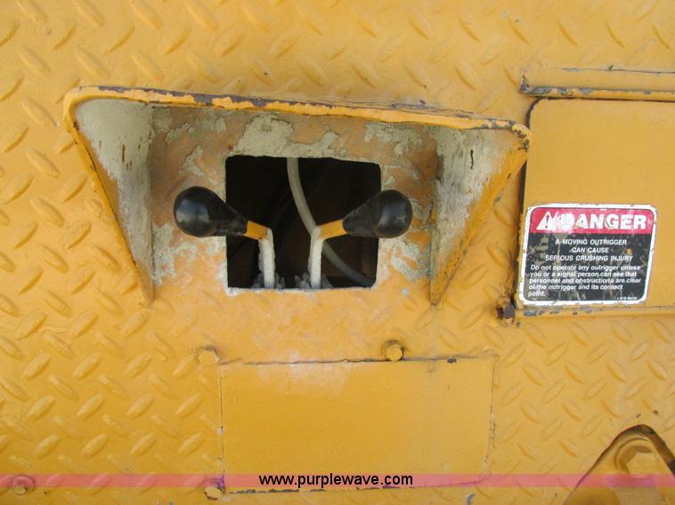 image for item K5079 1993 International 4900 bucket truck