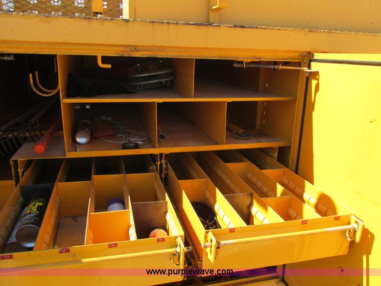 image for item K5079 1993 International 4900 bucket truck