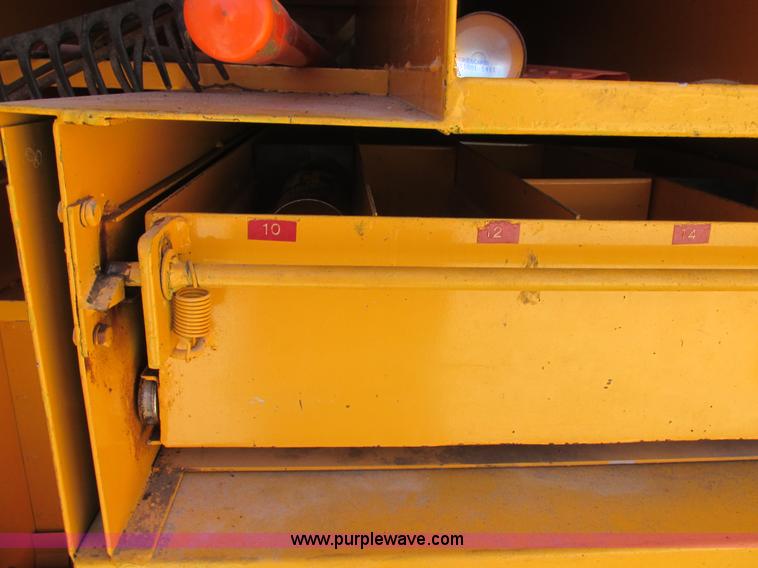 image for item K5079 1993 International 4900 bucket truck