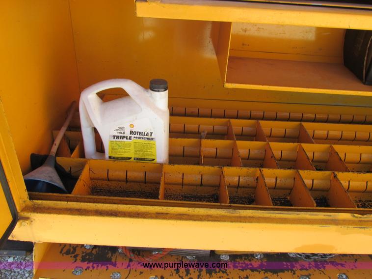 image for item K5079 1993 International 4900 bucket truck