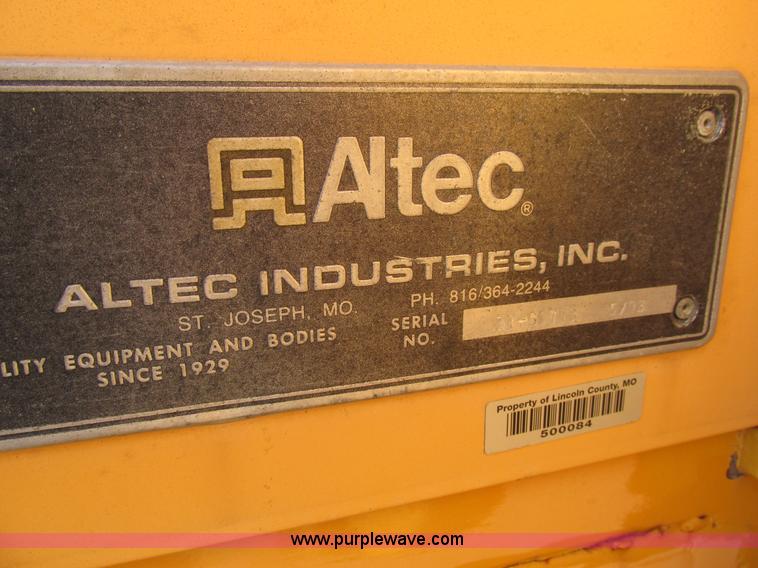 image for item K5079 1993 International 4900 bucket truck