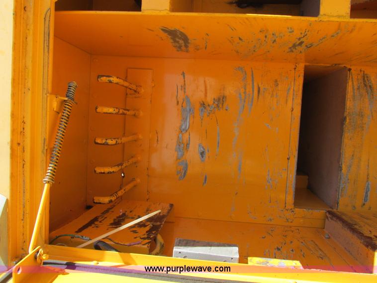 image for item K5079 1993 International 4900 bucket truck