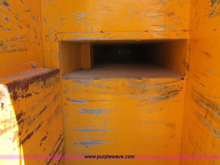 image for item K5079 1993 International 4900 bucket truck