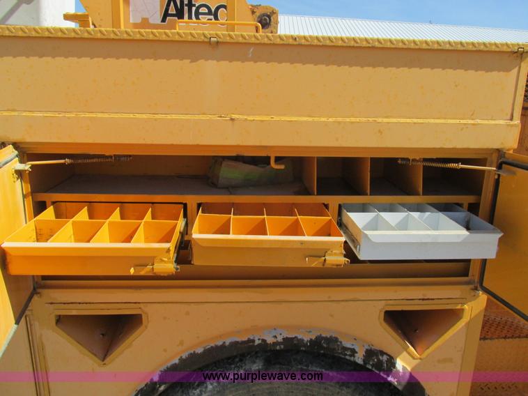 image for item K5079 1993 International 4900 bucket truck