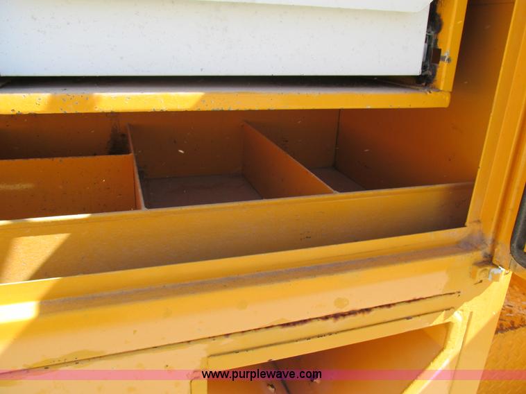 image for item K5079 1993 International 4900 bucket truck