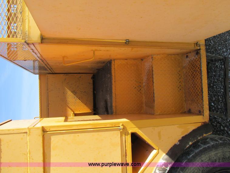 image for item K5079 1993 International 4900 bucket truck