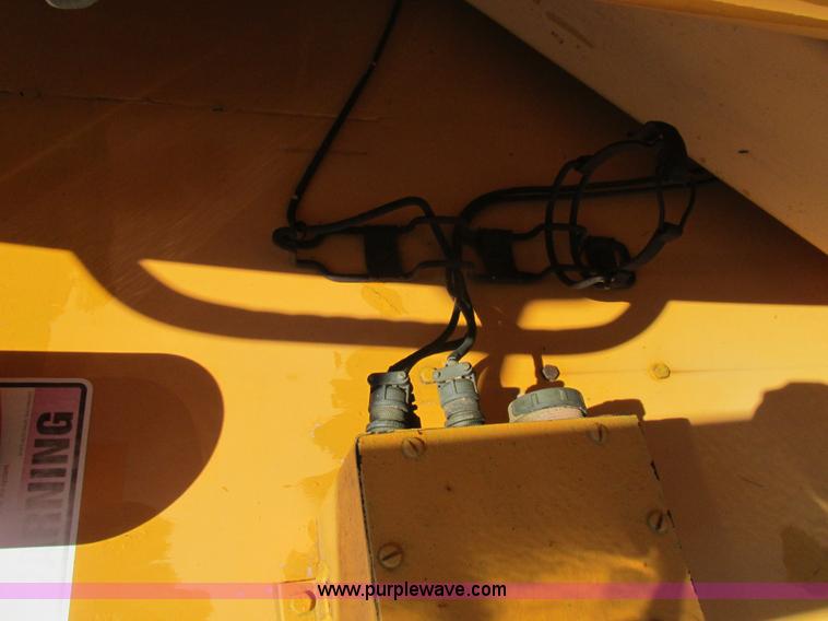 image for item K5079 1993 International 4900 bucket truck