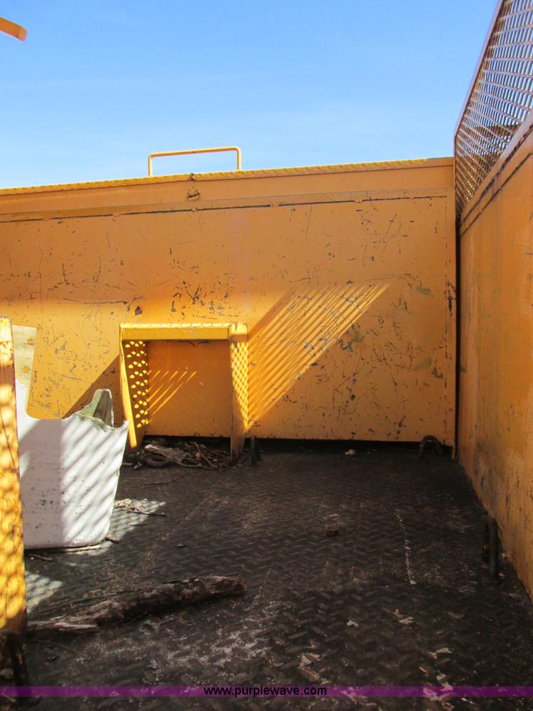 image for item K5079 1993 International 4900 bucket truck