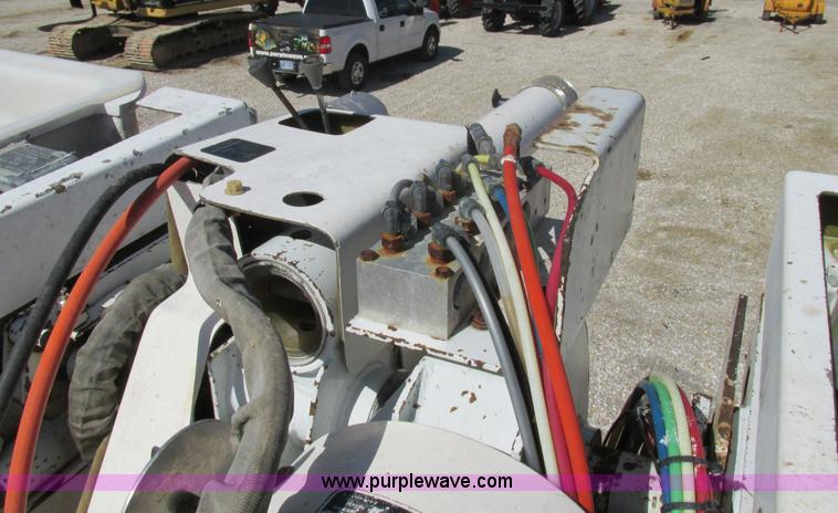 image for item K5079 1993 International 4900 bucket truck