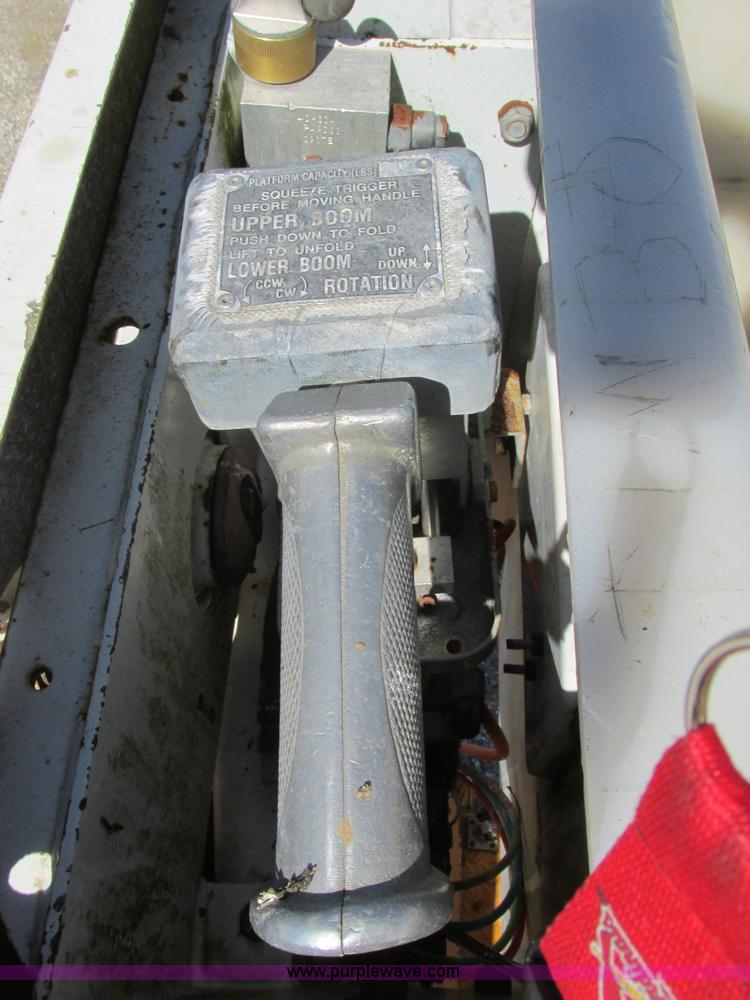 image for item K5079 1993 International 4900 bucket truck