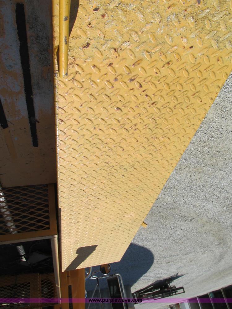 image for item K5079 1993 International 4900 bucket truck