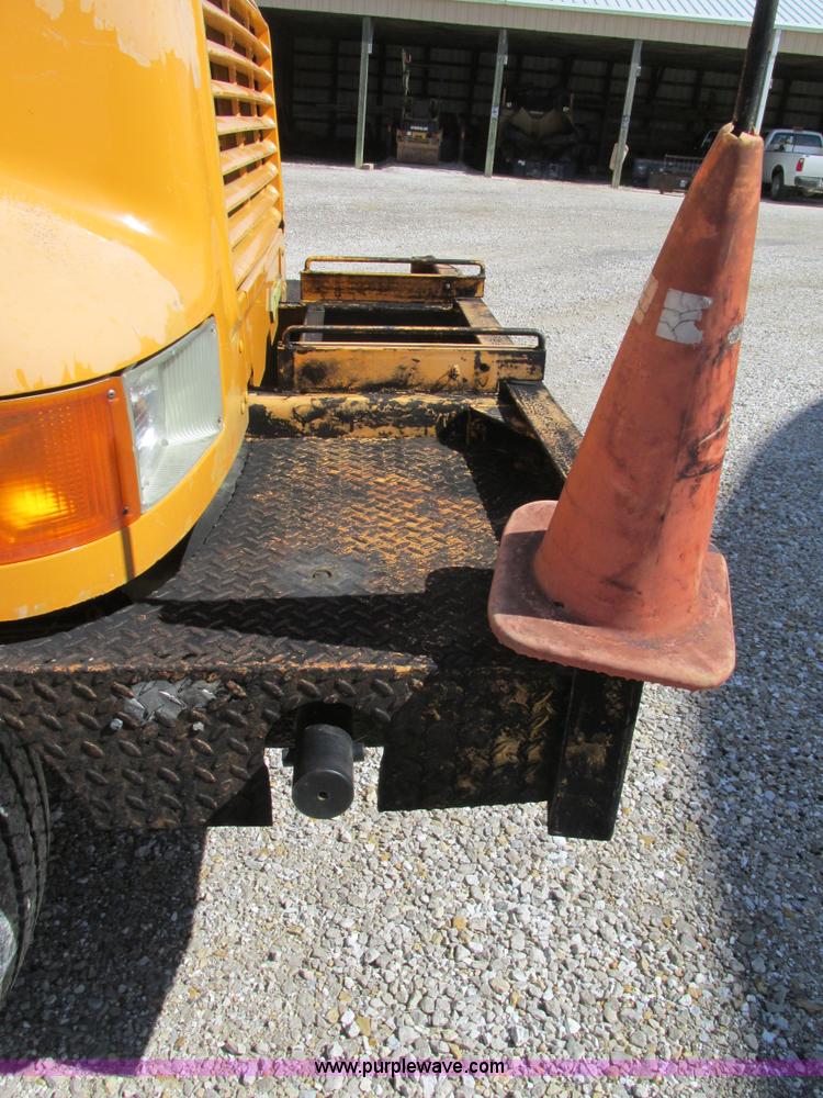 image for item K5079 1993 International 4900 bucket truck