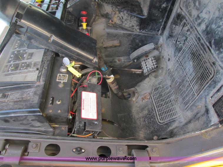 image for item K5079 1993 International 4900 bucket truck