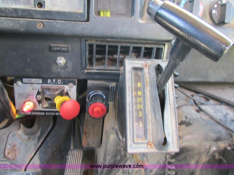 image for item K5079 1993 International 4900 bucket truck