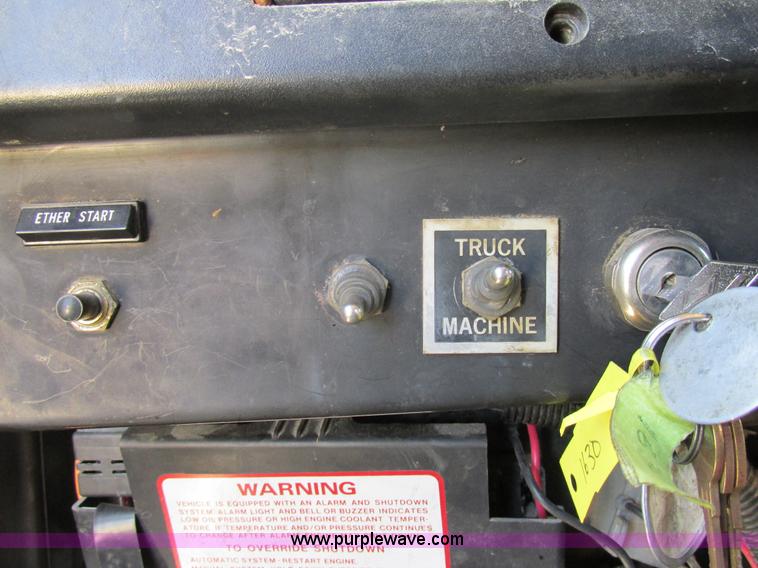 image for item K5079 1993 International 4900 bucket truck