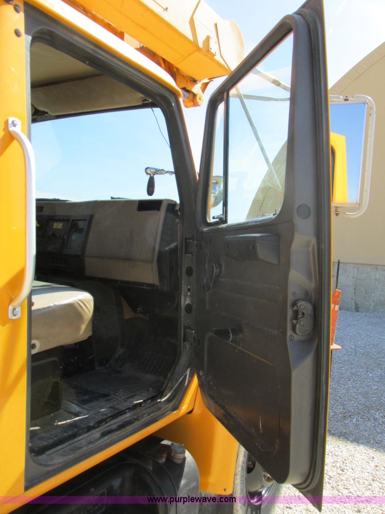 image for item K5079 1993 International 4900 bucket truck