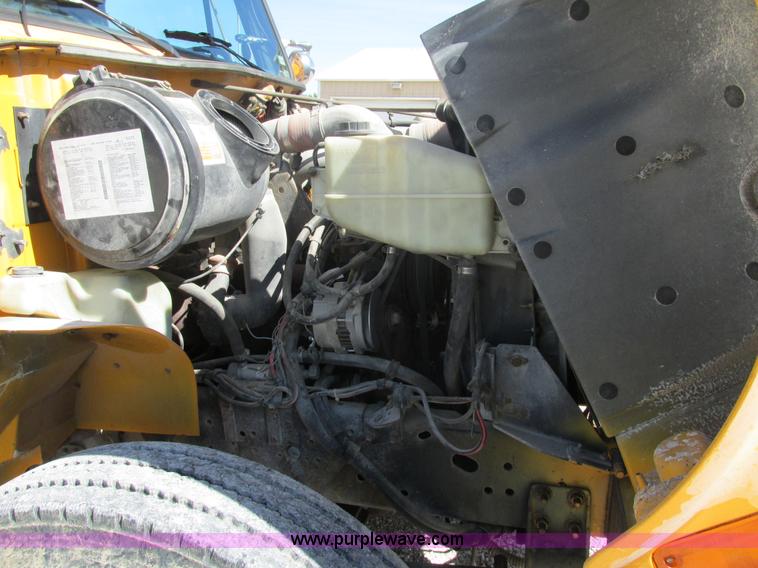 image for item K5079 1993 International 4900 bucket truck