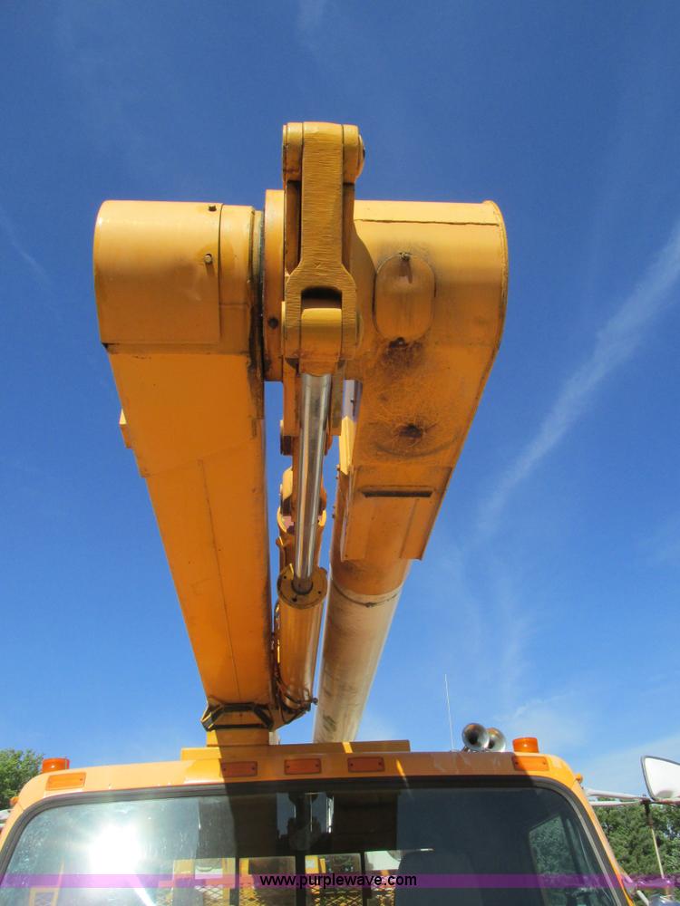 image for item K5079 1993 International 4900 bucket truck
