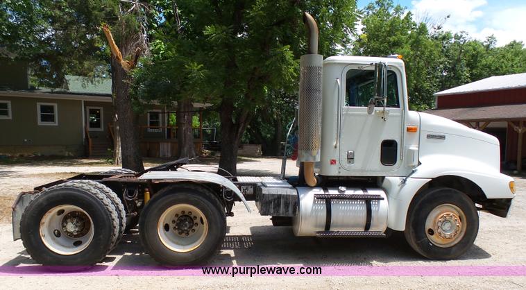 image for item K5396 1998 International 9100 semi truck