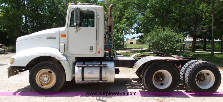 image for item K5396 1998 International 9100 semi truck