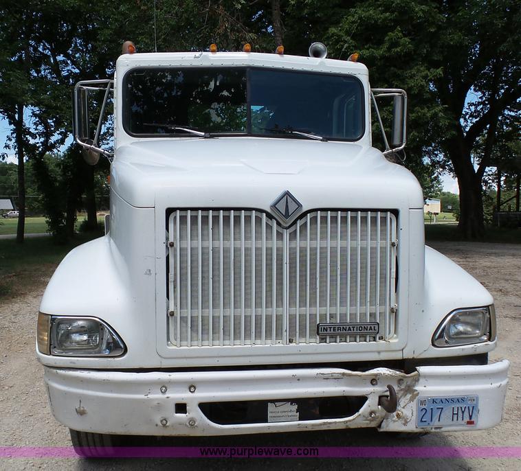 image for item K5396 1998 International 9100 semi truck