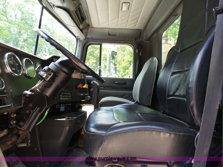 image for item K5396 1998 International 9100 semi truck