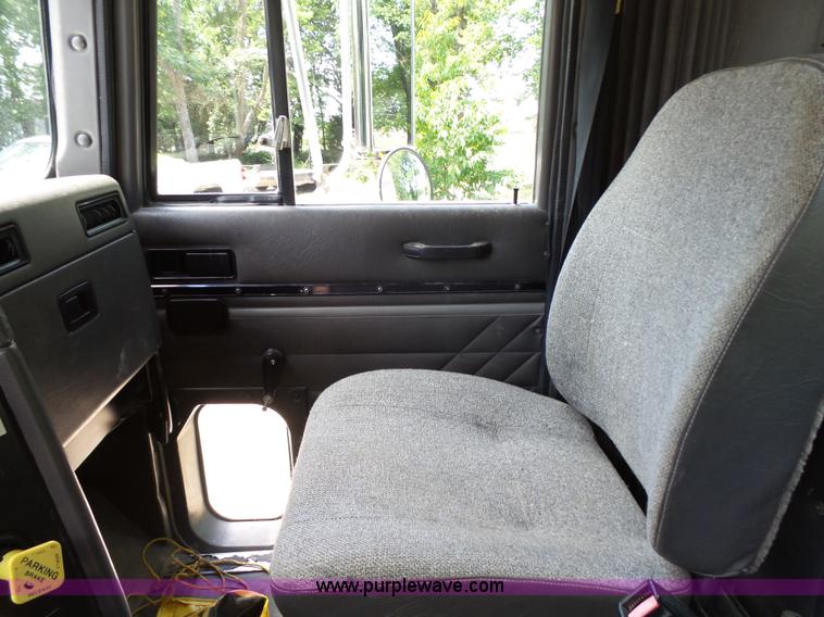 image for item K5396 1998 International 9100 semi truck