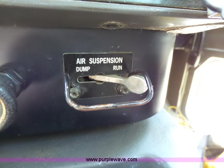 image for item K5396 1998 International 9100 semi truck