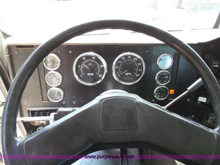 image for item K5396 1998 International 9100 semi truck